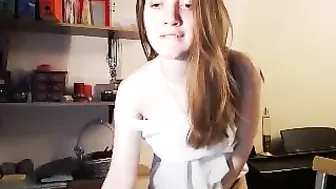 eva_leon Lustful babe pulls on the couch