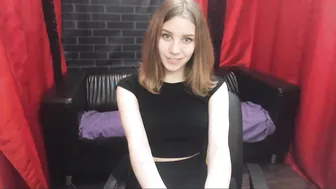 suzieshyne Beautiful chick jerks off her cunt