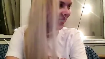 eringobrahless Tasty babe fucks both holes