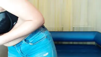 aluppy Fat old woman kneads wet vagina