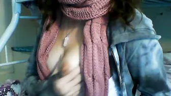 YaGirlDubs in black stockings jerks off