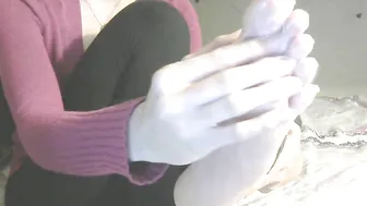 YaGirlDubs angel masturbates pink pussy