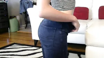 YaGirlDubs shy slut pulls juicy cunt