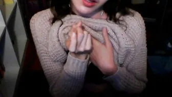 YaGirlDubs the naughty bitch jerks off with sex toys