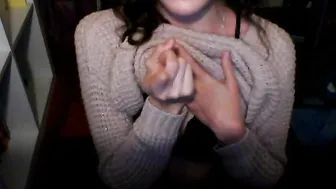 YaGirlDubs the naughty bitch jerks off with sex toys