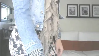 YaGirlDubs skinny in stockings pulls pussy