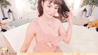 ZiaFox to the cute chick rubs her clit