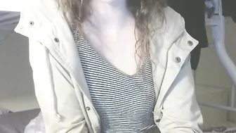 YaGirlDubs big breasted harlot massages nipples