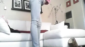 YaGirlDubs great bitch wore a mask and fucks with a toy