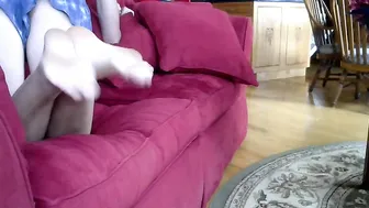 YaGirlDubs chick fucks herself with a big rubber dildo