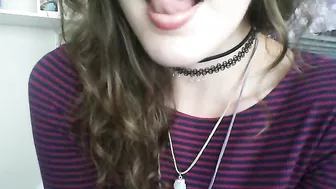 YaGirlDubs cute bitch fucks pussy with phallus