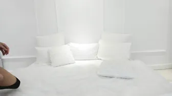 Jewelles sexy blonde gently masturbates cunt