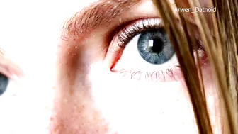 Arwen Datnoid big tit babe bares sexy body