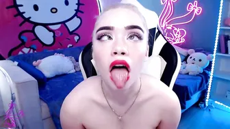 MiaMelon in oil shows a graceful body