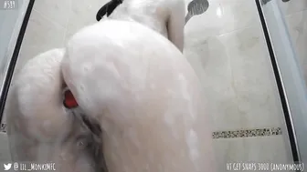 Lil_Monki crazy bitch hard fingering both holes