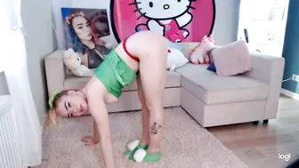 MiaMelon playing with dildo