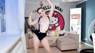 MiaMelon cute queen sucking penis