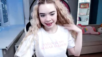 MiaMelon tasty slut naughty with a vibrator