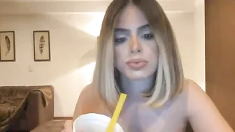 manuu sexually jerking pussy