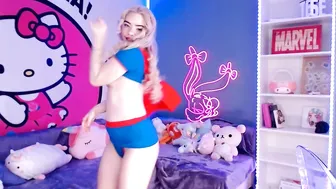 MiaMelon graceful dancing with girlfriend