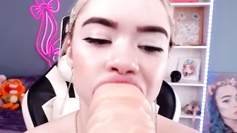 MiaMelon charming finger jerking off