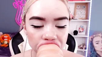 MiaMelon charming finger jerking off