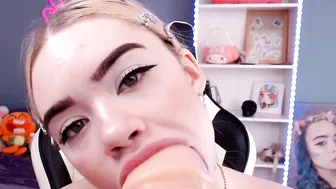 MiaMelon charming finger jerking off