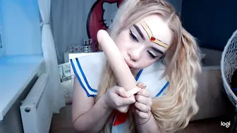 MiaMelon beauty pulls the clitoris with a vibrator