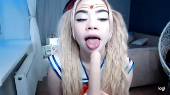 MiaMelon beauty pulls the clitoris with a vibrator