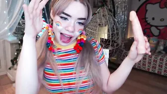 MiaMelon busty skin fucks pussy dildo