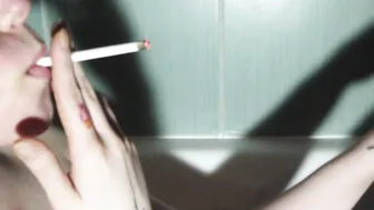 XcreaMMollyX big breasted passion rubs the body with oil