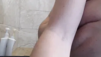 Ember_Lynne gorgeous young lady shows off her legs