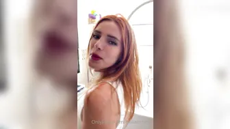 Bella babe in stockings fucks ass