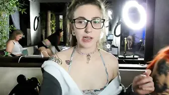 thesharkqueen gorgeous chick fucks cunt with phallus