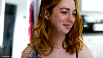 maeveminx narrow-eyed jerking pussy phallus