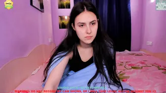 ray_n_kerry dark haired babe masturbates pussy with vibrator