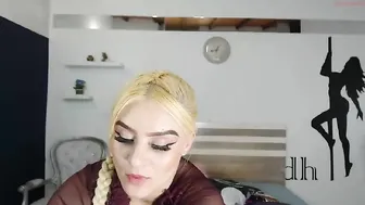 pink_ross teen slut fingers pussy