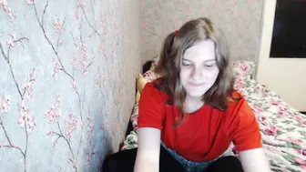 lolita_tease fucks herself on the sofa