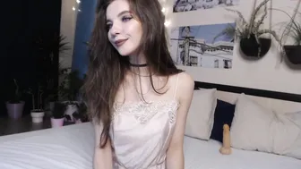 surfcoup1e incredible bitch shows off her delicious ass.