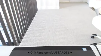 smallcamgirl luxurious slut fucks shaved cunt