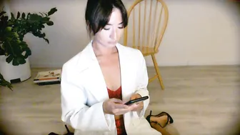 she_drives_me_crazy black-haired beauty communicates in fries