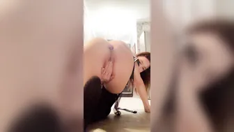 ELLIE LEEN onlyfans luxurious blonde passionately pulls pussy