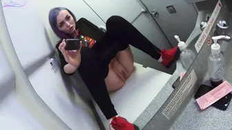 Sia  hot prostitute poses in shorts