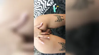 CANDI KATTY onlyfans juicy babe creases her tits