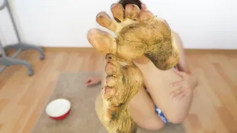 mylene onlyfans black-haired confused - having fun in fries