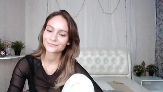 princess_dream chaturbate crazy chick caresses sex lips