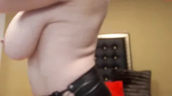 laylamadisonx chaturbate showing off her young body