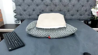 emily_secrett chaturbate gorgeous bitch strips and jerks off