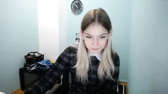 ann_ross chaturbate busty hottie fucks handjob cunt