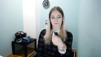 ann_ross chaturbate busty hottie fucks handjob cunt